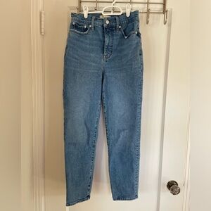 Madewell the mom jean in 90s blue, size 26